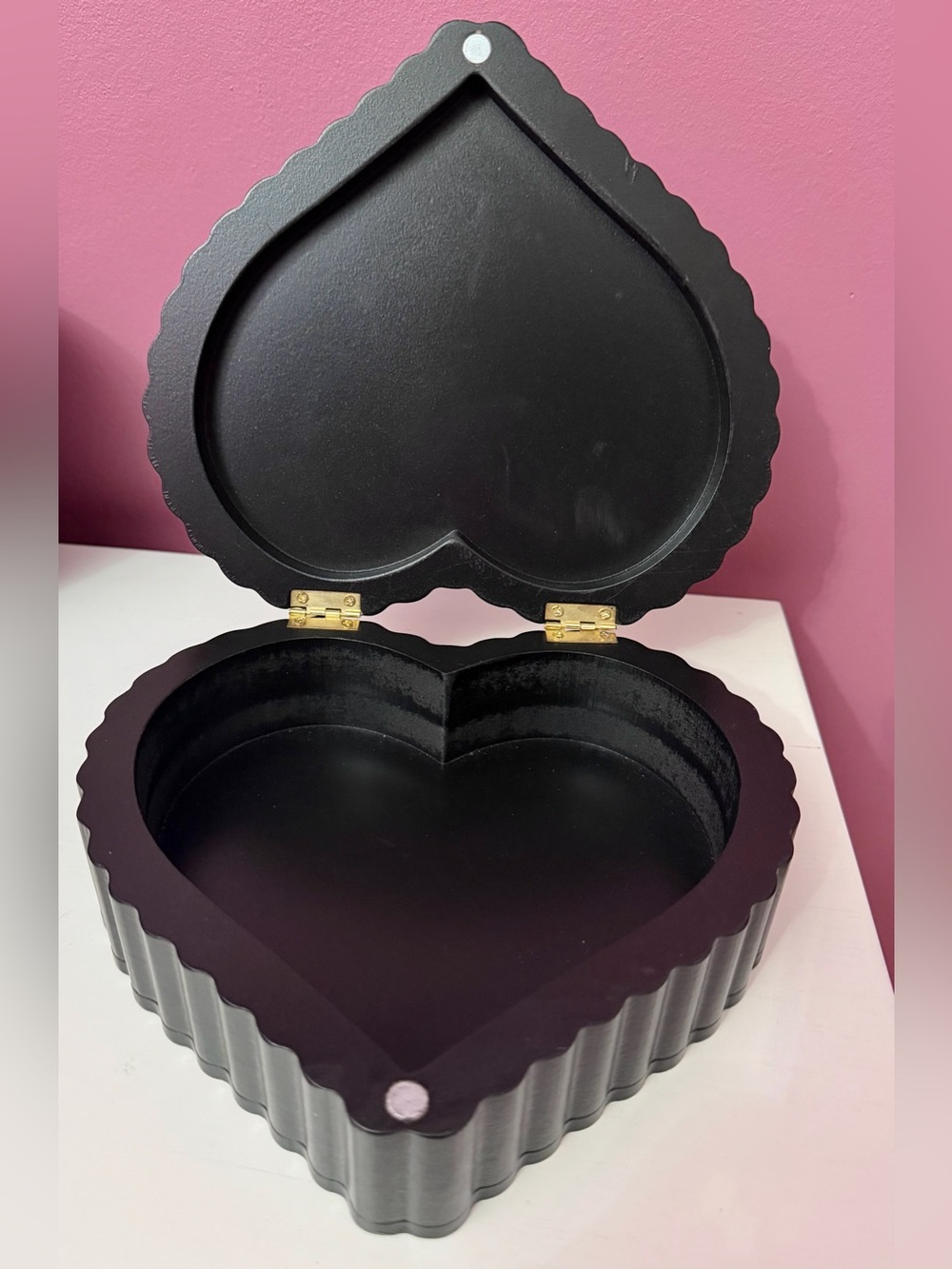 Ashland Halloween Heart Shaped Sweet & Spooky Box - Picture 3 of 6